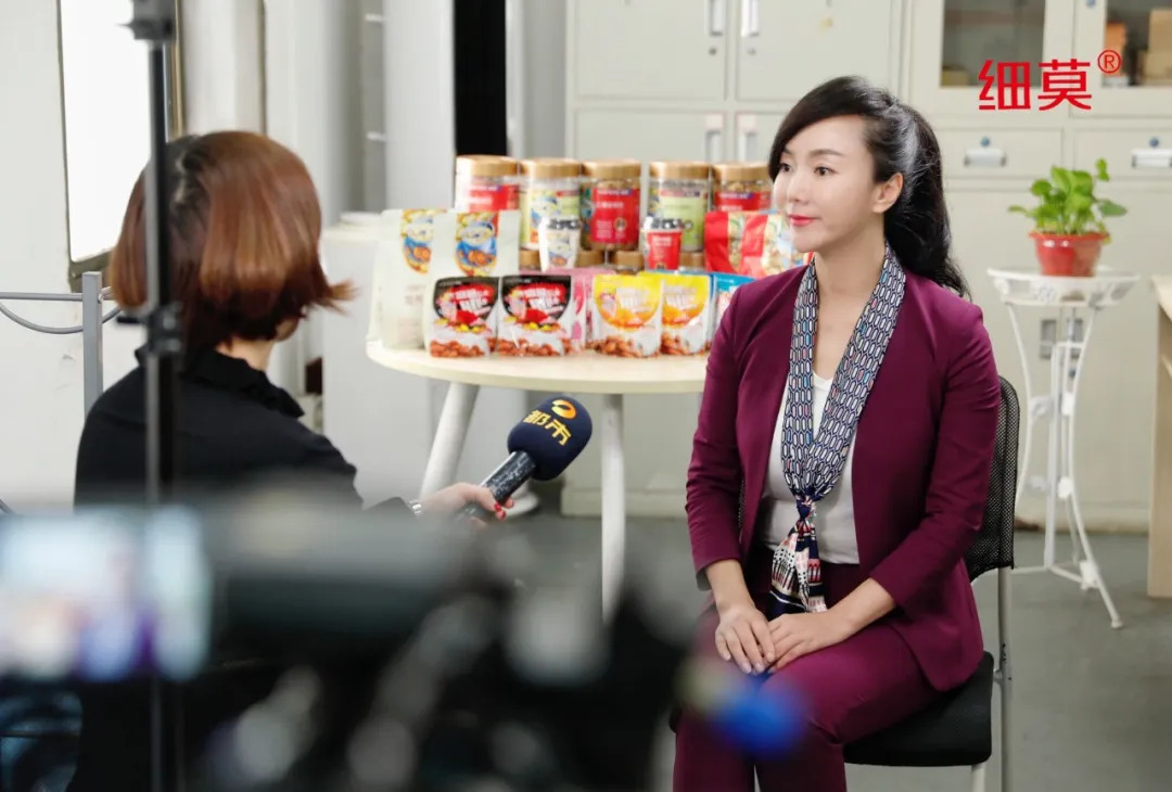 湖南都市頻道報(bào)道細(xì)莫食品工廠，了解更新更全面的細(xì)莫食品！